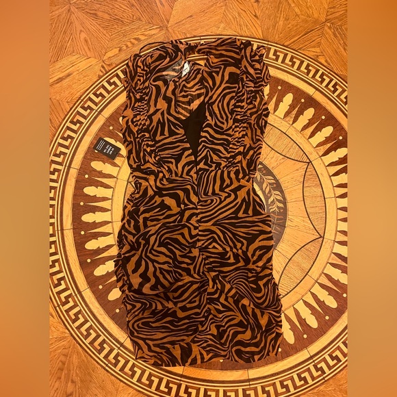 NWT Tiger-Print Express Dress - Picture 2 of 3